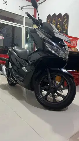Honda pcx 150 hitam