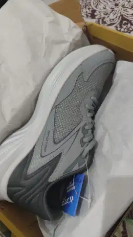 Sepatu Sport SPOTEC Abu-abu