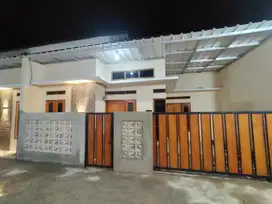 Lokasi pinggir jalan sudah free canopi dan keramik carport
