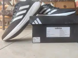 Sepatu Running Adidas