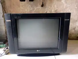 Tv tahun 21in merk polytron normal