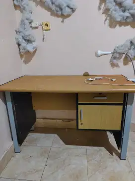 Meja Kantor, meja belajar dan furniture