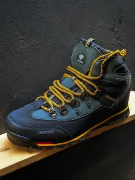 Sepatu Gunung Bahan Kulit