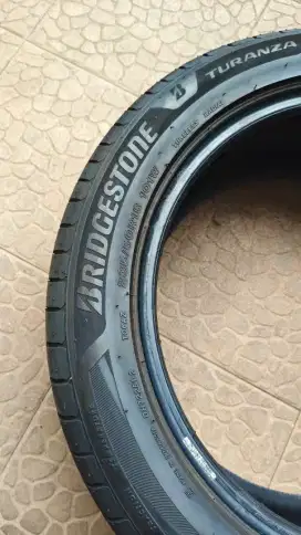 Ban Bridgestone Turanza 235/50/R18 Ban keluaran Februari 2025 95%