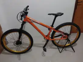 Sepeda MTB merk KHS DJ One Fifty