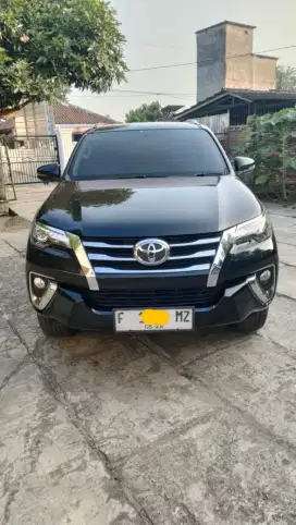 Fortuner VRZ matic hitam 2018. 380nego Pakaian pribadi sangat terawat