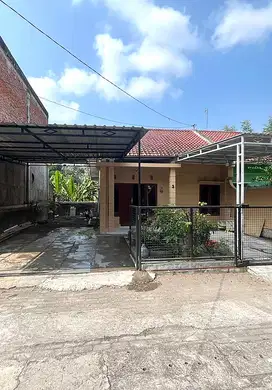 Rumah Halaman Luas di Pleret Bantul