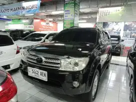 TOYOTA FORTUNER G DIESEL MT 2011 HITAM