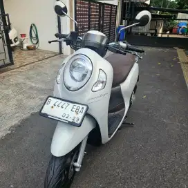 Honda scoopy prestige 2024 keyless putih