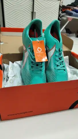 Sepatu bola ortuseight size 42
