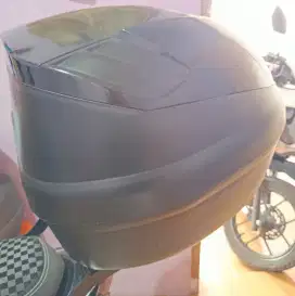 Box KMI 702 kapasitas 35 L