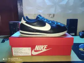 SEPATU NIKE CORTEZ MENS BLACK WHITE SECOND GOOD