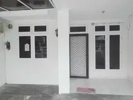 Disewakan rumah permata media puri indah 2 lantai cuma 70 juta