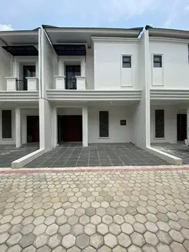 Rumah mewah siap huni dekat stasiun depok lama⁹