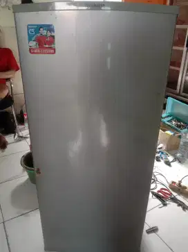 Dijual cepat kulkas freezer