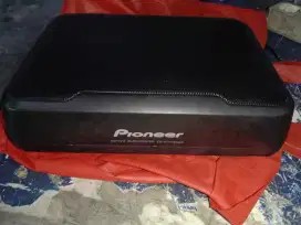 Subwofer kolong aktif mobil