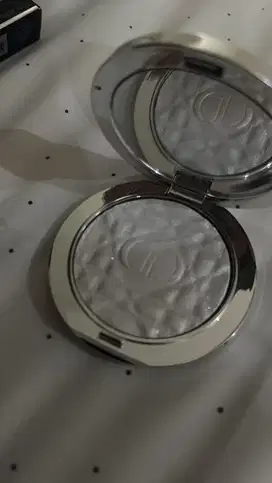 JUAL DIOR HIGHLIGHTER LIKE NEW!!