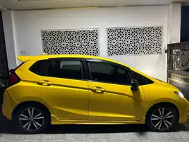 Honda Jazz RS matic kuning tahun 2021