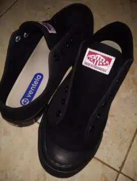 Jual Sepatu Ventela Public Low Black Size 42