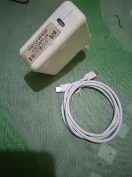 Carger laptop apple macbook 61w . C to C. Normal
