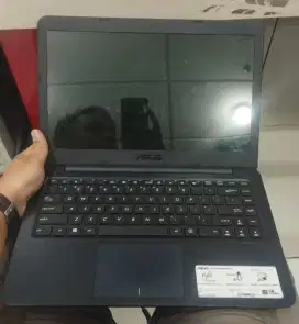 Laptop asus e402ya mulus no minus