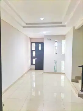 Murah! Rumah Siap Huni 2 Lantai di Pegangsaan Dua, Kelapa Gading