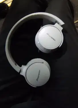 Headphone pioneer