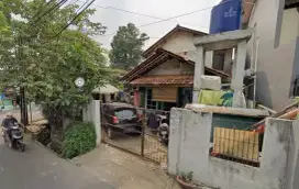 Rumah dengan 2 bangunan usaha