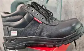 sepatu safety ujung besi