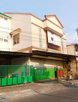 ruang usaha strategis dekat gor manahan