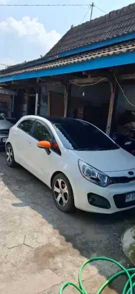 Kia Rio 2013 putih matic