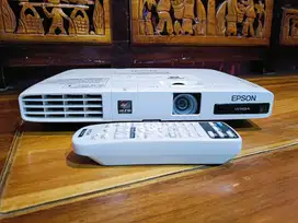 LCD Proyektor Epson EB-1776W WXGA Normal Jarang Dipakai