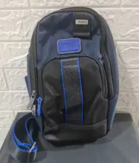 Tas Selempang TUM Import (Hitam Lis Biru)