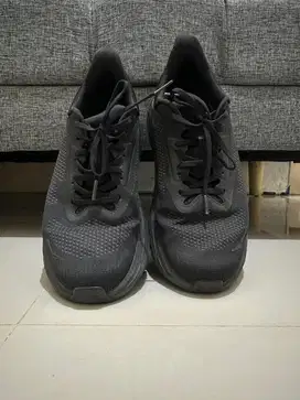 Sepatu run hoka arahi7 size 43.5