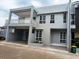 Town House Dekat Mall Plaza Pondok Gede