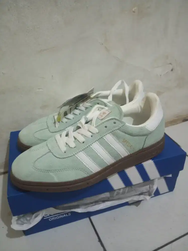 Sepatu size 40 kondisi baru