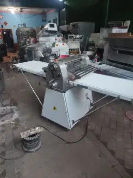 Mesin standing dough sheeter Crown China penipisan adonan pastry