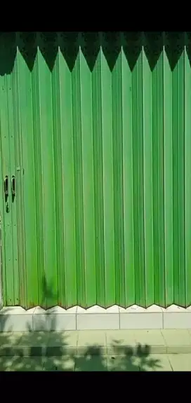 Pintu harmonika kondisi bagus
