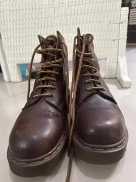 Docmart 1460 size 43