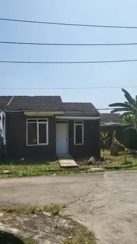 Rumah Hook Jual Cash /Over Kredit di Klapanunggal Cileungsi Tanah Luas