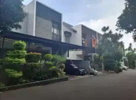 RUMAH MEWAH DALAM CLUSTER DI BILLYMOON PONDOK KELAPA + FURNISHED