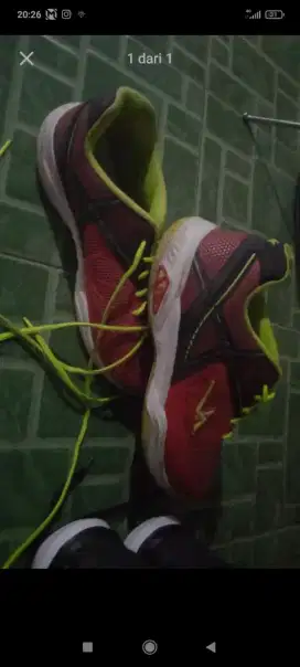 Sepatu joging dan sepatu basket