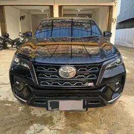 Fortuner G 2.4 matic 2021 hitam istimewa dp