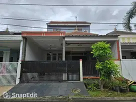 Dijual Cepat Rumah 2.5 lantai di cluster Aralia Harapan Indah Bekasi