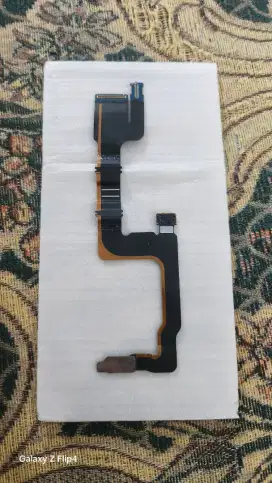Flexible z flip 4 bekas