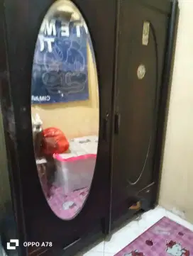 Lemari pakaian kayu besi hitam