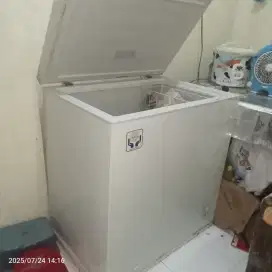 Dijual Cepat Freezer Box Electrolux 200 liter