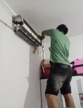 Service ac bongkar pasang ac, cuci ac tambah freon dll
