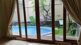 Disewakan Rumah Pondok Indah 650 m2 Dengan 2 Lantai 709 Juta/Thn Murah