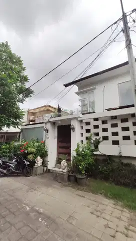 Dijual Rumah 2 Lt, 5 Bedroom di sunset road bali